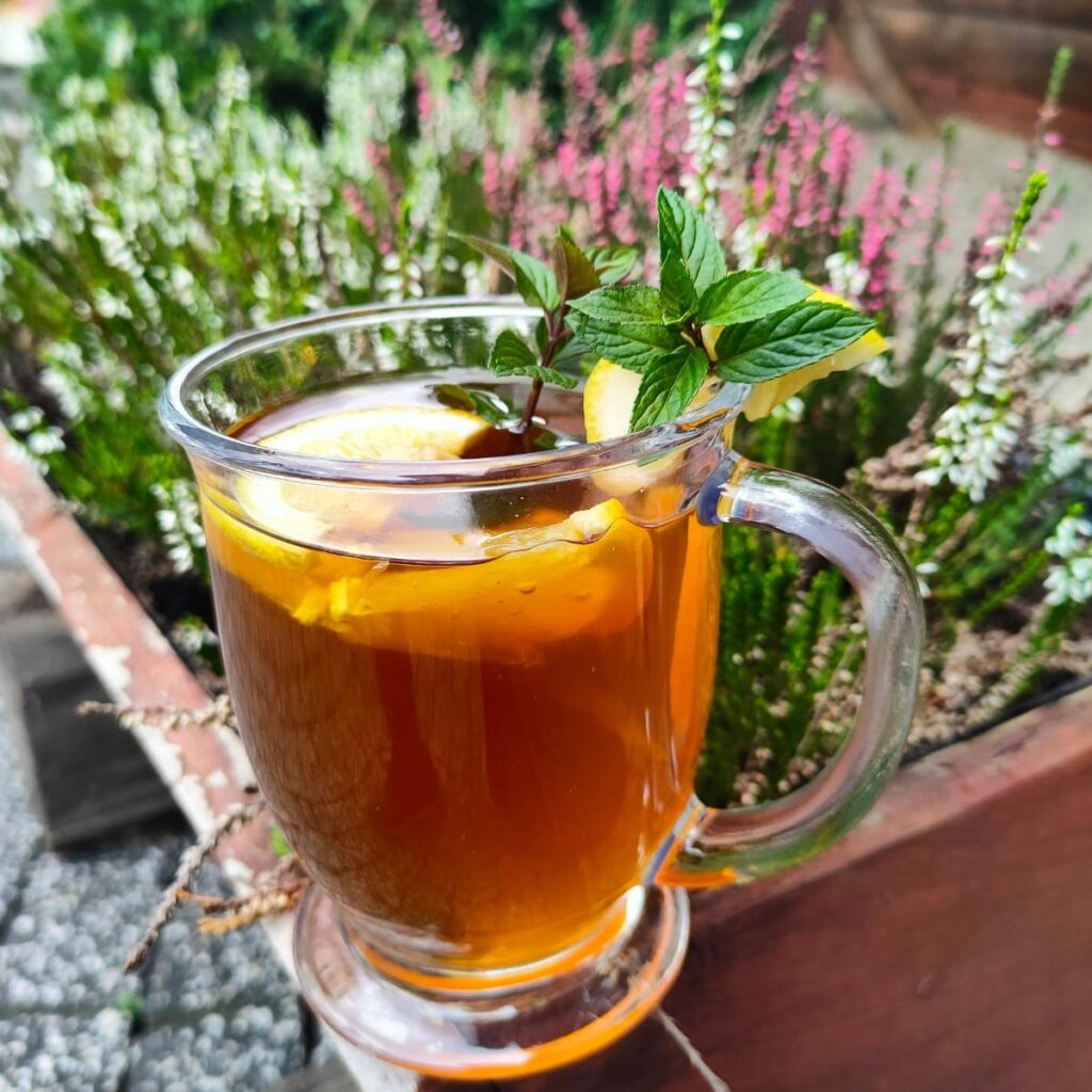 Herbata jesienna w restauracji Gospoda Pod Monastyrem w Bieszczadach